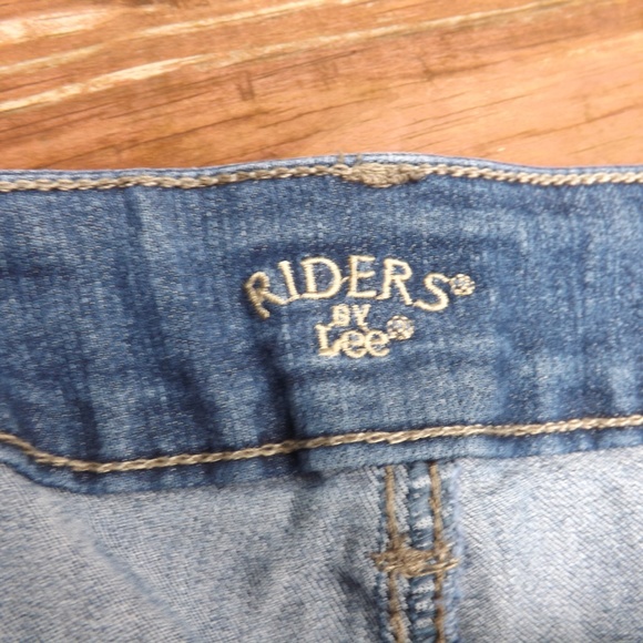 Cuffed Capri Jeans - Picture 5 of 6